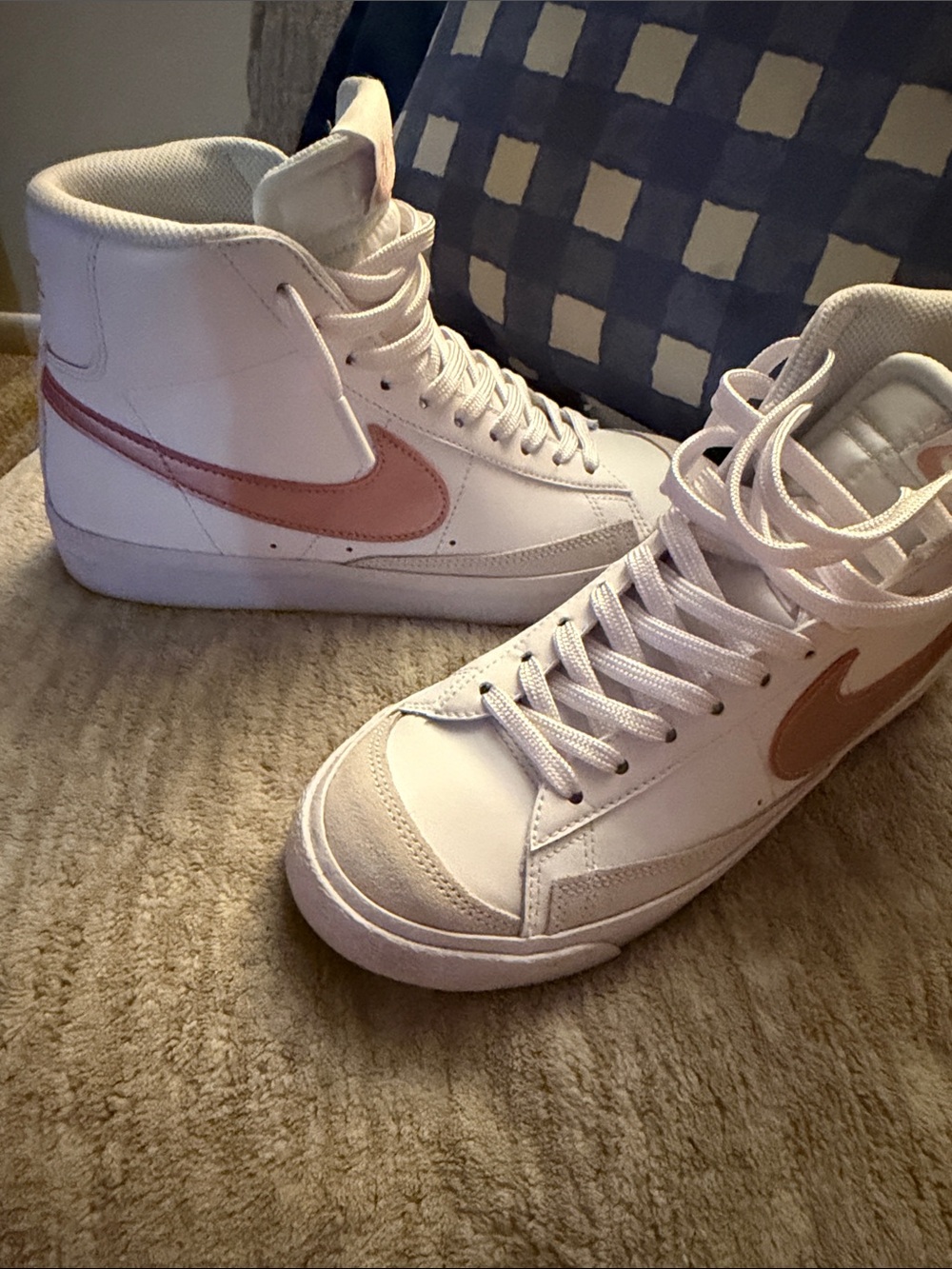 Nike White High-Top Sneakers 
DA4086 105